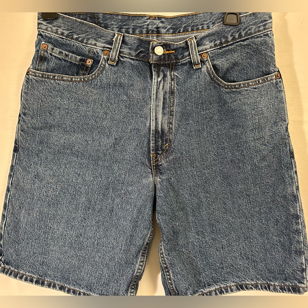 Levi’s 550 Relaxed Fit Denim Shorts Size 34 Inseam 9.5”